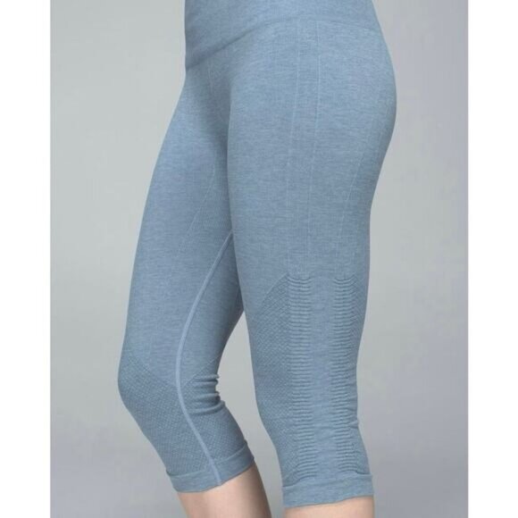 LULULEMON In The Flow Crop II Size 4 Heathered Blue Denim - Picture 2 of 8